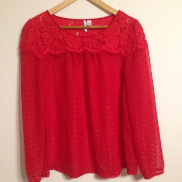 ELLE Tops - 🔥ELLE Lady in Lace red sheer Med